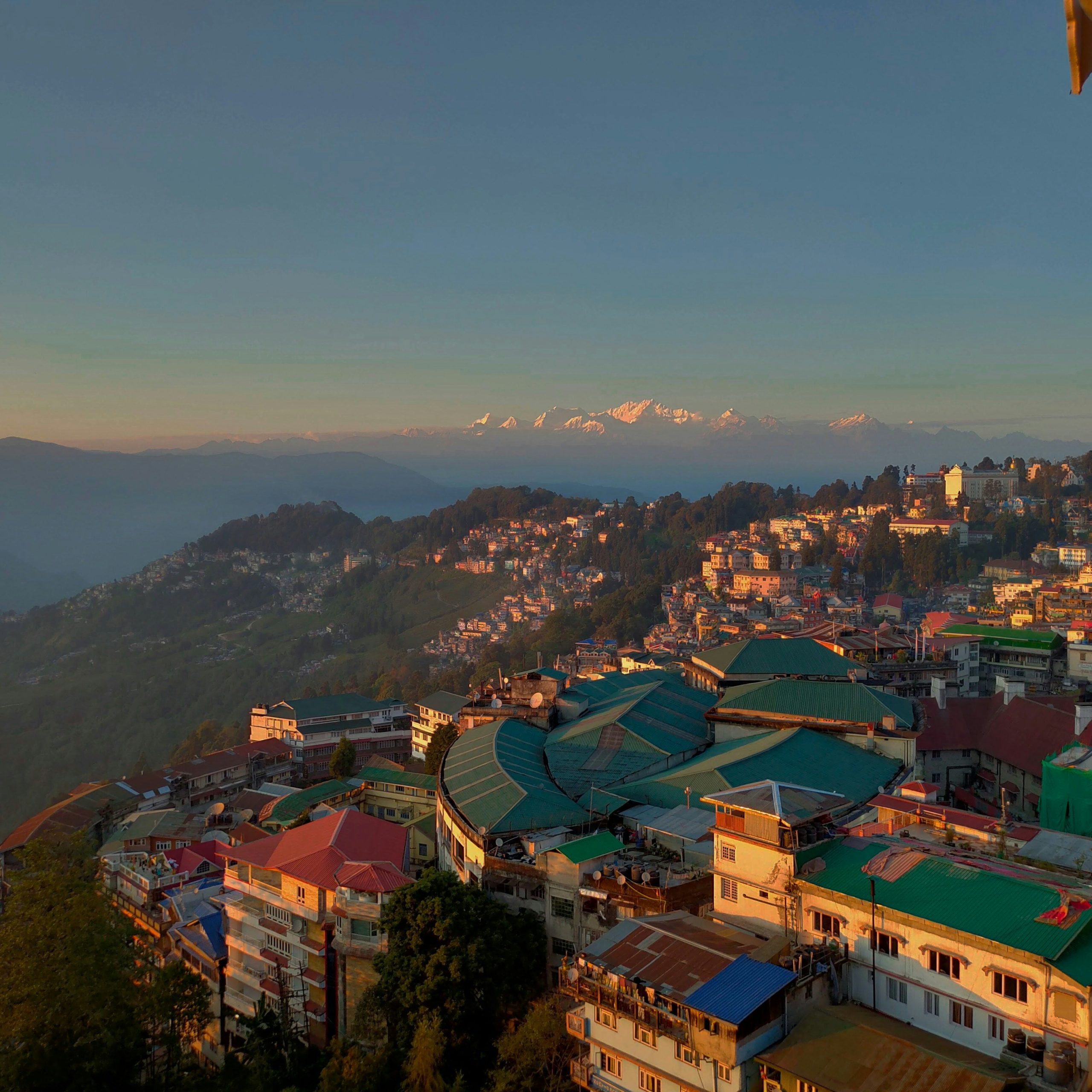 Day 1: Arrive Bagdogra / NJP – Darjeeling